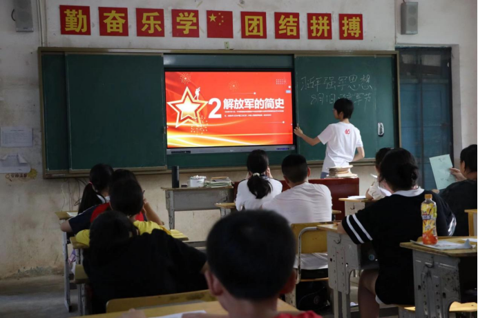 食品学院“红星领航，强军破浪”实践团深入大山开展习近平强军思想宣讲活动