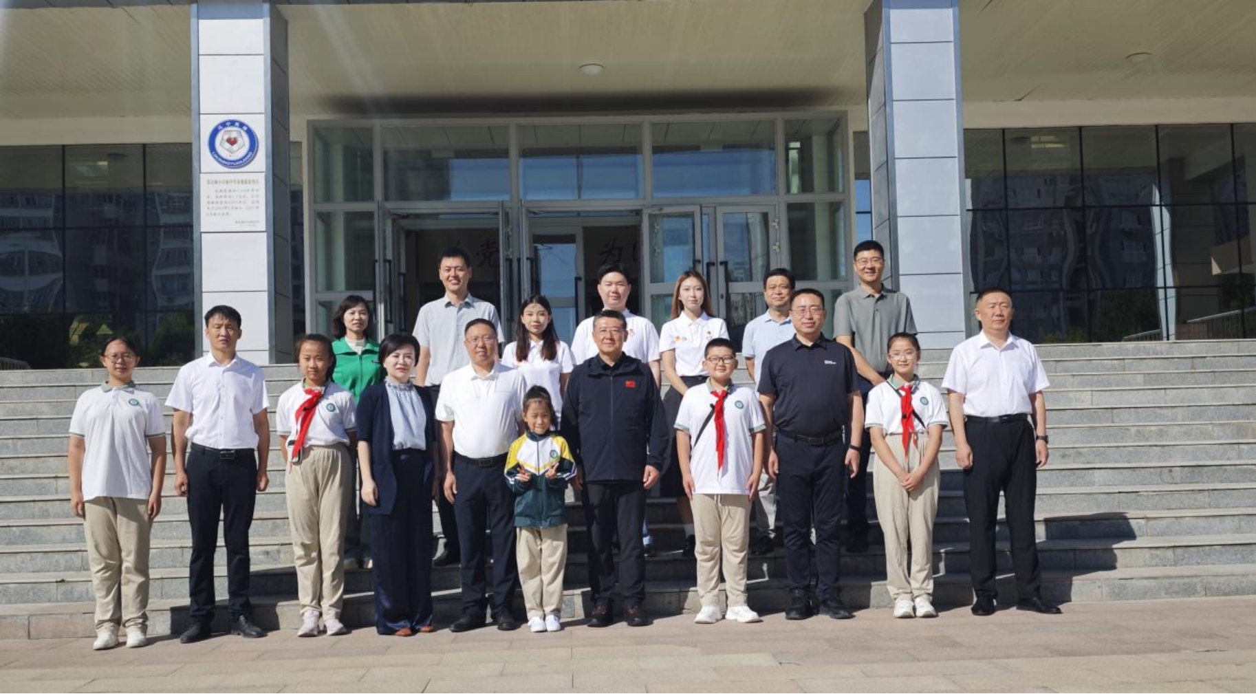 校党委书记白海力赴新疆生产建设兵团看望慰问研究生支教团志愿者 考察企业